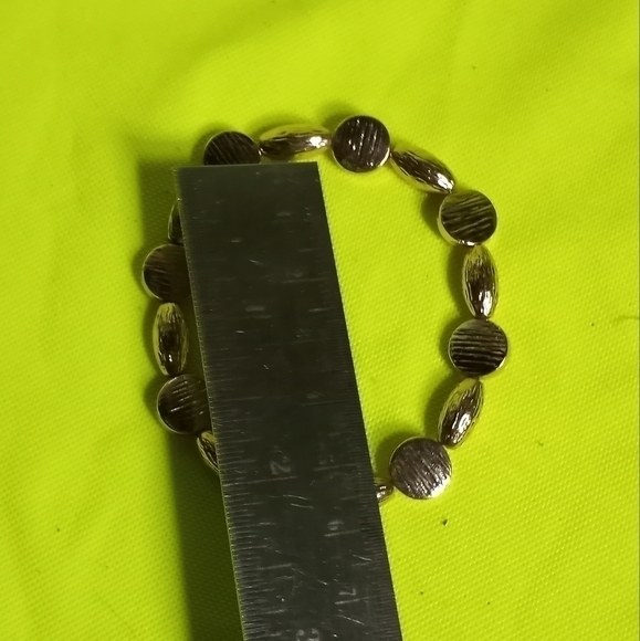 Goldtone beaded Stretch bracelet - Picture 2 of 4